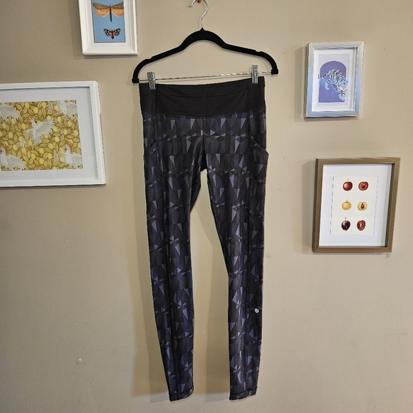 Lululemon Fast and Free Mid-Rise Running Tight With Pockets - Picture 1 of 10